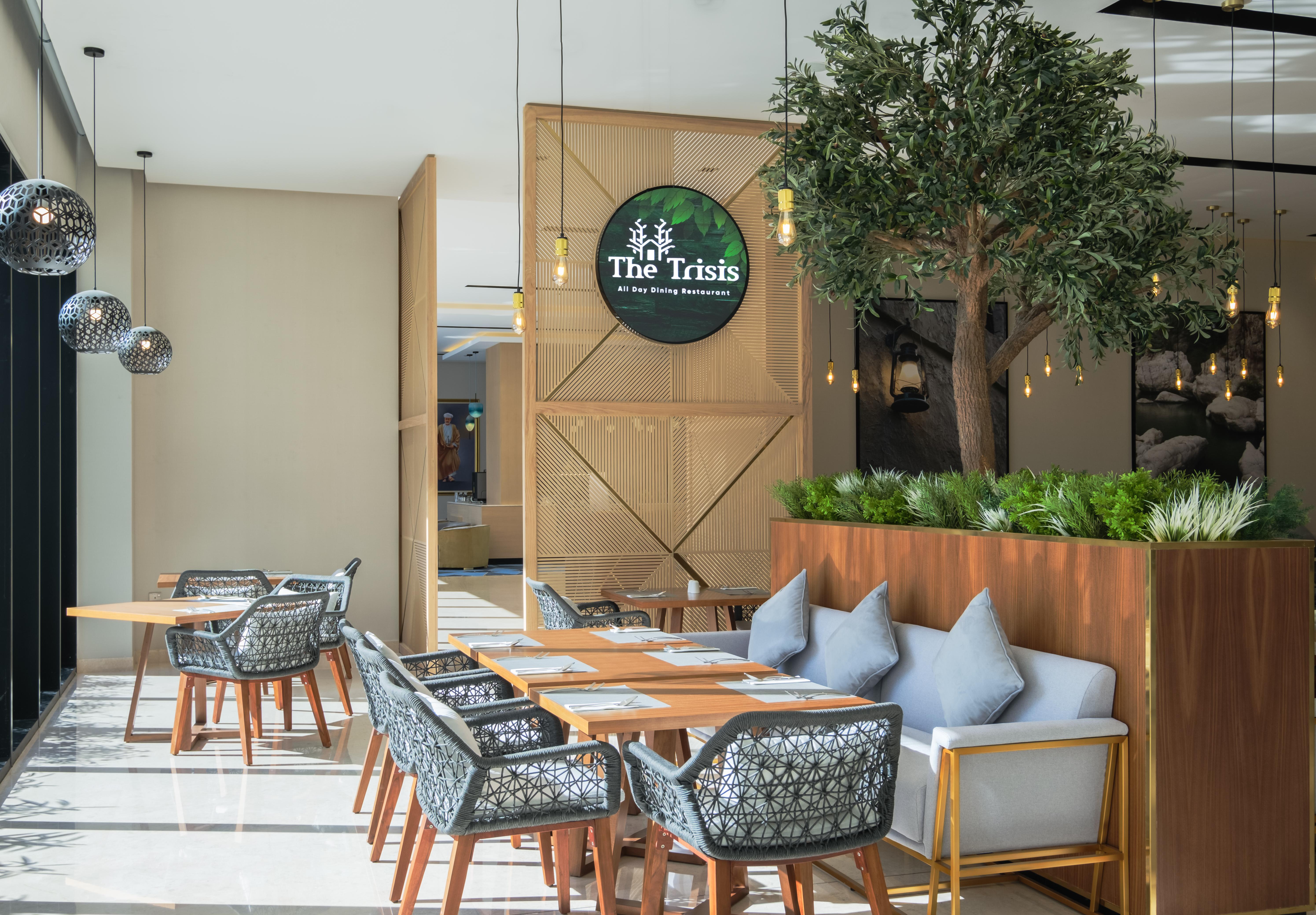 Maani Muscat Hotel & Suites ภายนอก รูปภาพ