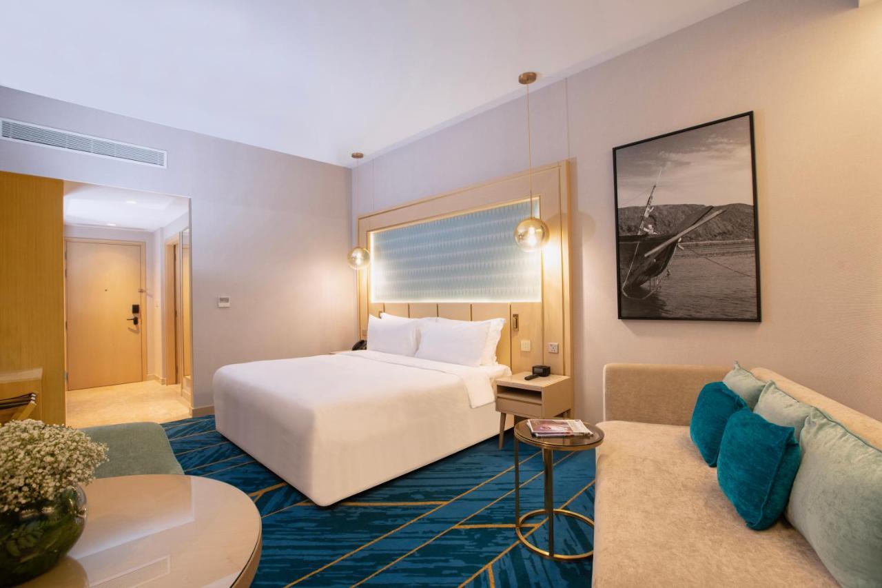 Maani Muscat Hotel & Suites ภายนอก รูปภาพ