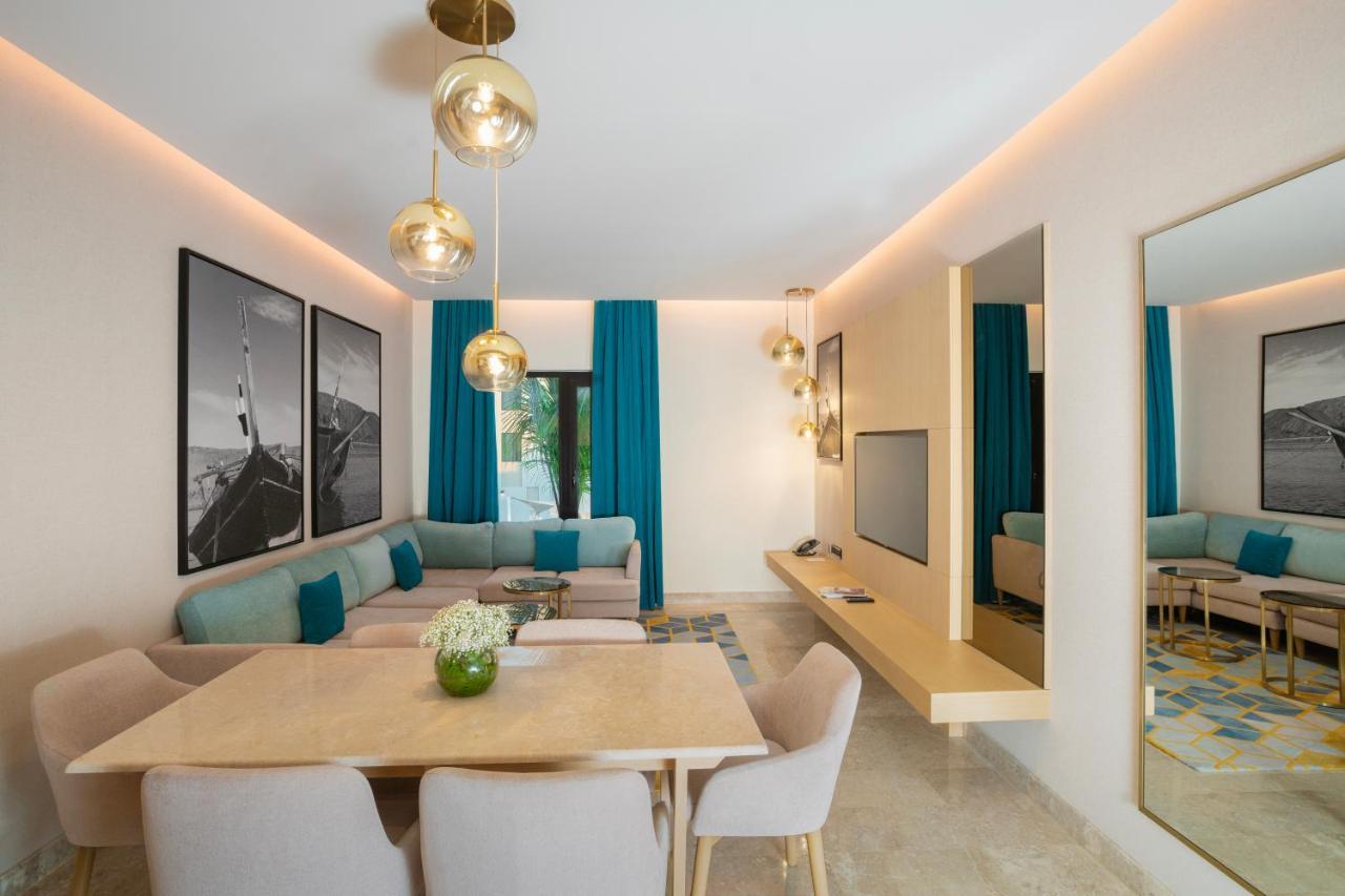 Maani Muscat Hotel & Suites ภายนอก รูปภาพ