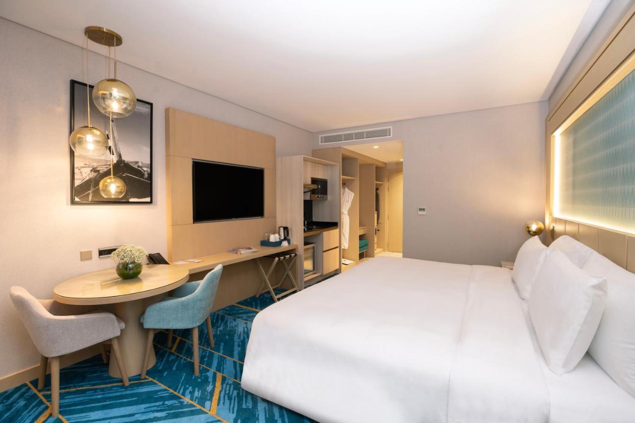 Maani Muscat Hotel & Suites ภายนอก รูปภาพ