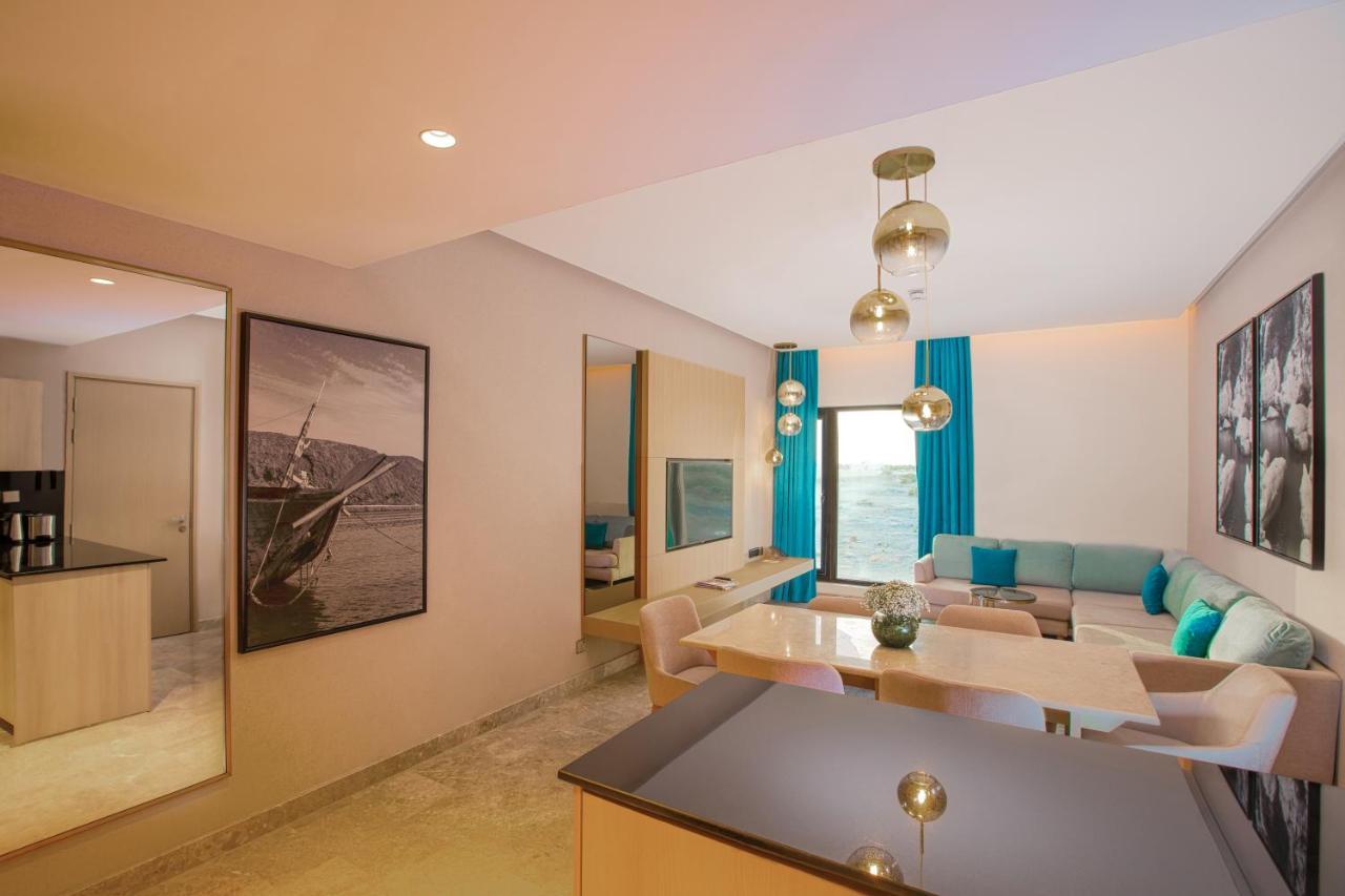 Maani Muscat Hotel & Suites ภายนอก รูปภาพ