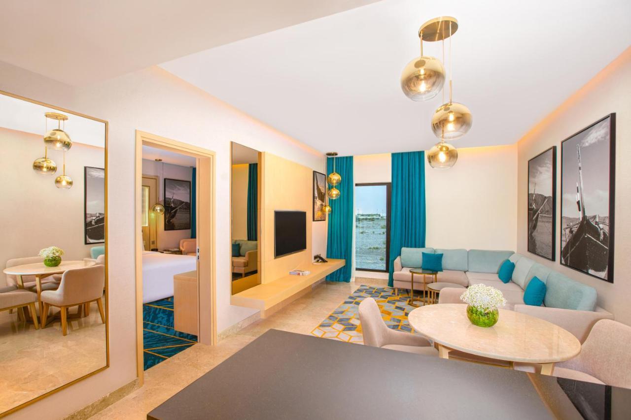 Maani Muscat Hotel & Suites ภายนอก รูปภาพ