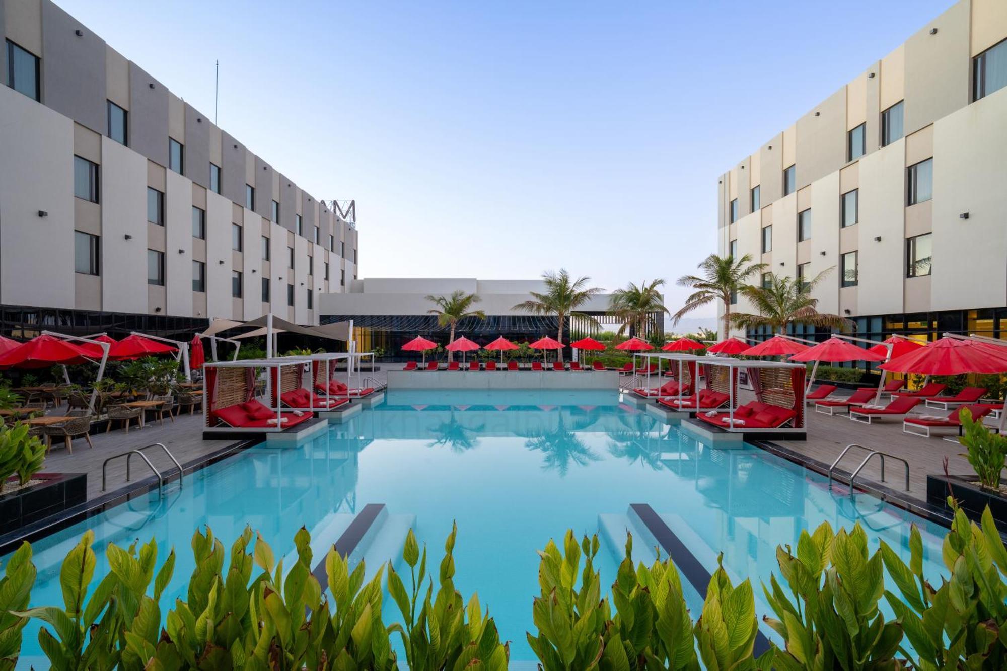 Maani Muscat Hotel & Suites ภายนอก รูปภาพ
